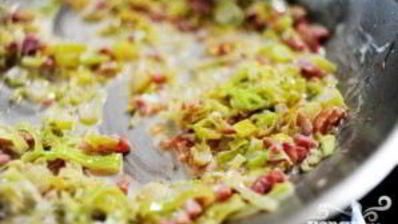 паста с беконом и луком