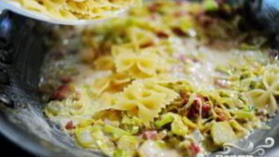 паста с беконом и луком