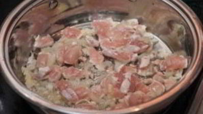 паста с грибами и курицей в сливочном соусе