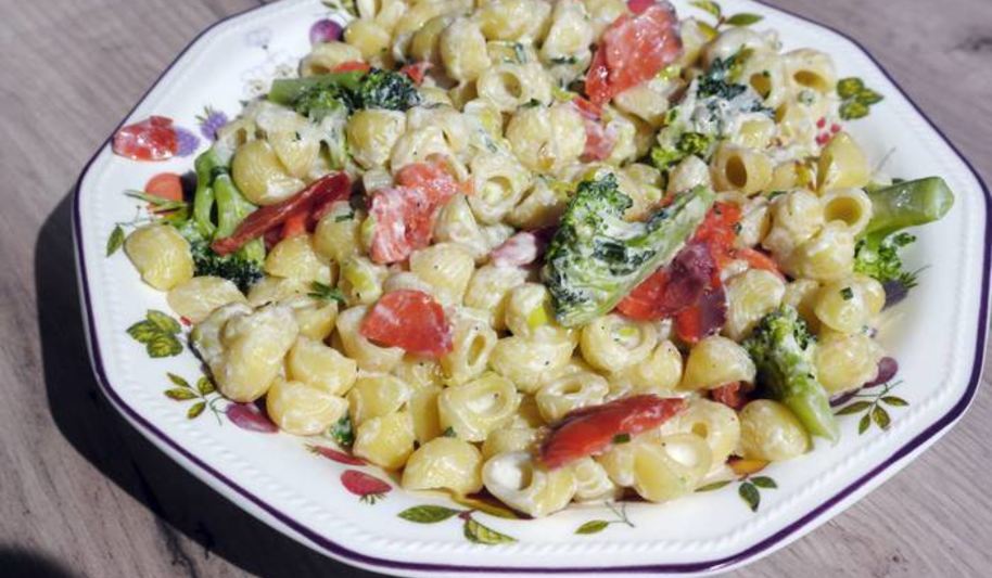 Рецепт пасты с копченой семгой, пореем и брокколи