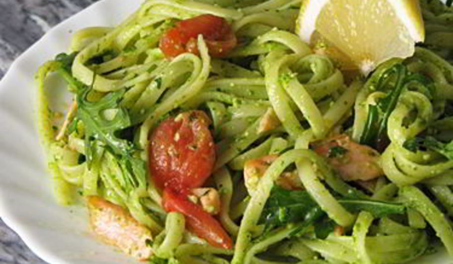 Рецепт пасты с копченым лососем и лимонным песто