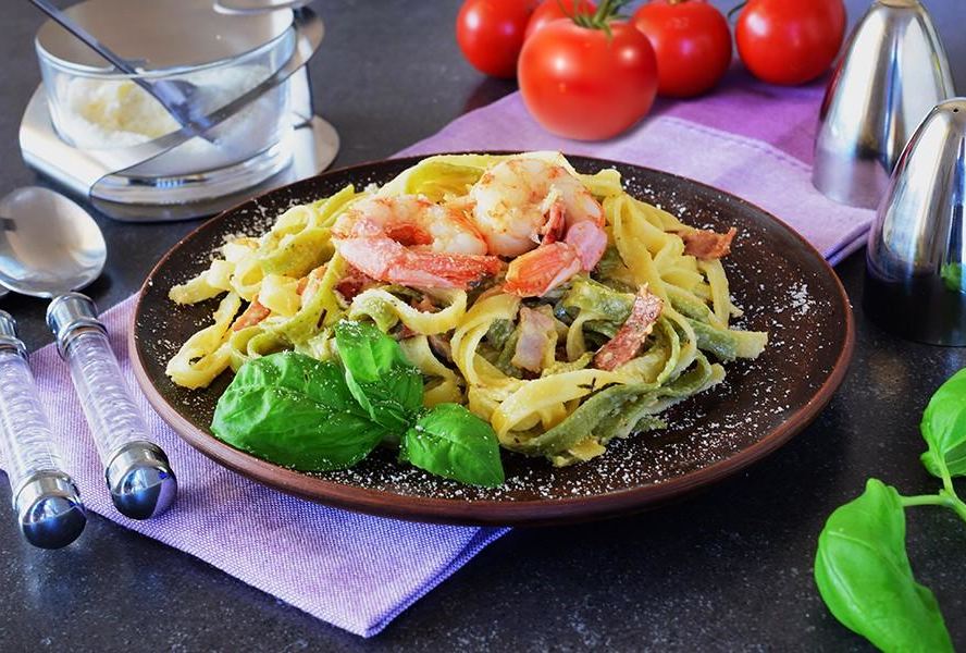 Паста с королевскими креветками в сливочном соусе