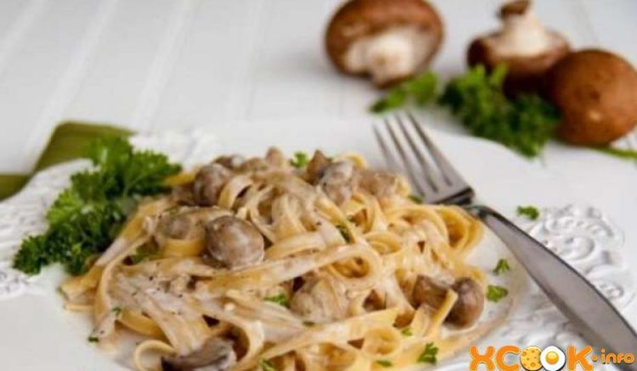 Рецепт пасты с курицей и грибами в сливочном соусе