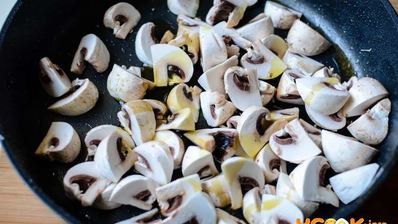 паста с курицей и грибами в сливочном соусе