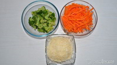 паста с курицей и овощами в сливочном соусе