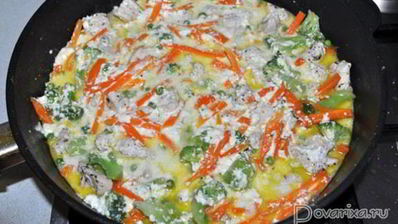 паста с курицей и овощами в сливочном соусе