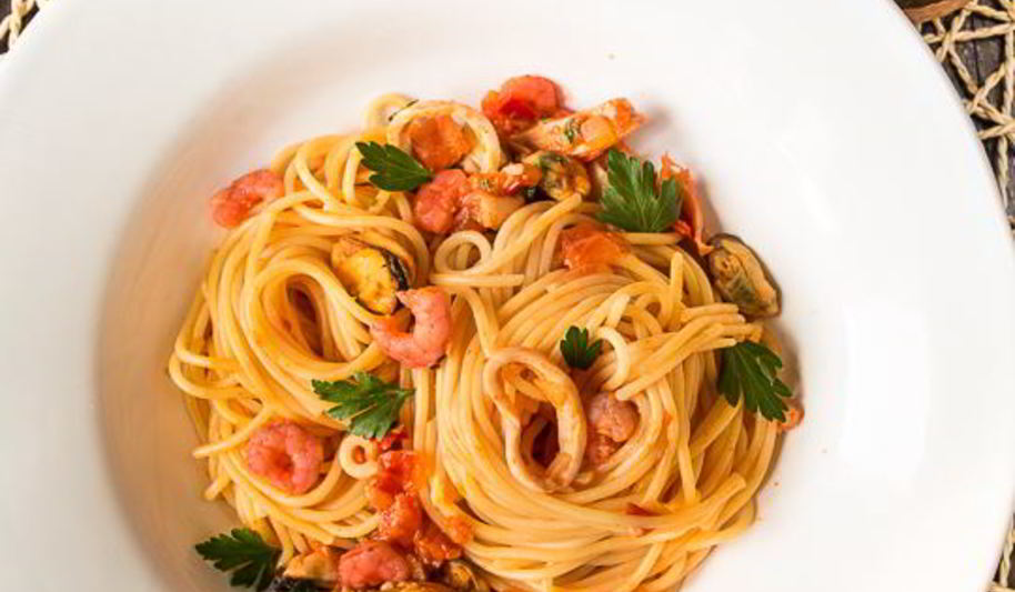 Рецепт пасты с морепродуктами в томатном соусе