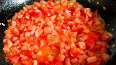 паста с морепродуктами в томатном соусе