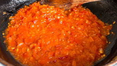 паста с морепродуктами в томатном соусе