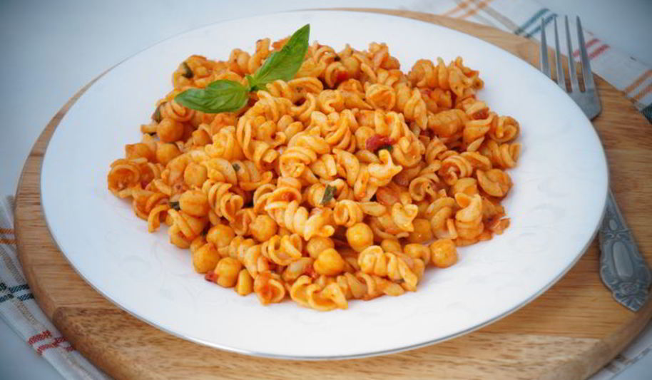Рецепт пасты с нутом и томатным соусом