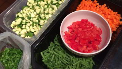 паста с овощами и креветками