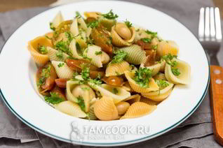 Паста с помидорами и фасолью