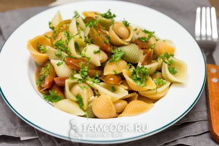 Паста с помидорами и фасолью