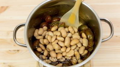 паста с помидорами и фасолью