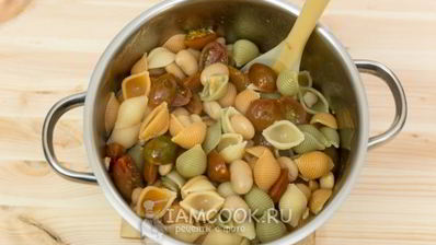 паста с помидорами и фасолью