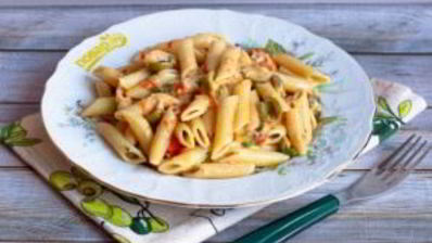 паста с помидорами и маслинами