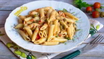 паста с помидорами и маслинами