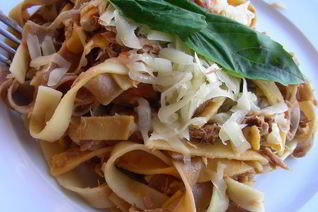 Паста с соусом из тунца и томата