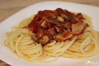 Паста с томатно-грибным соусом