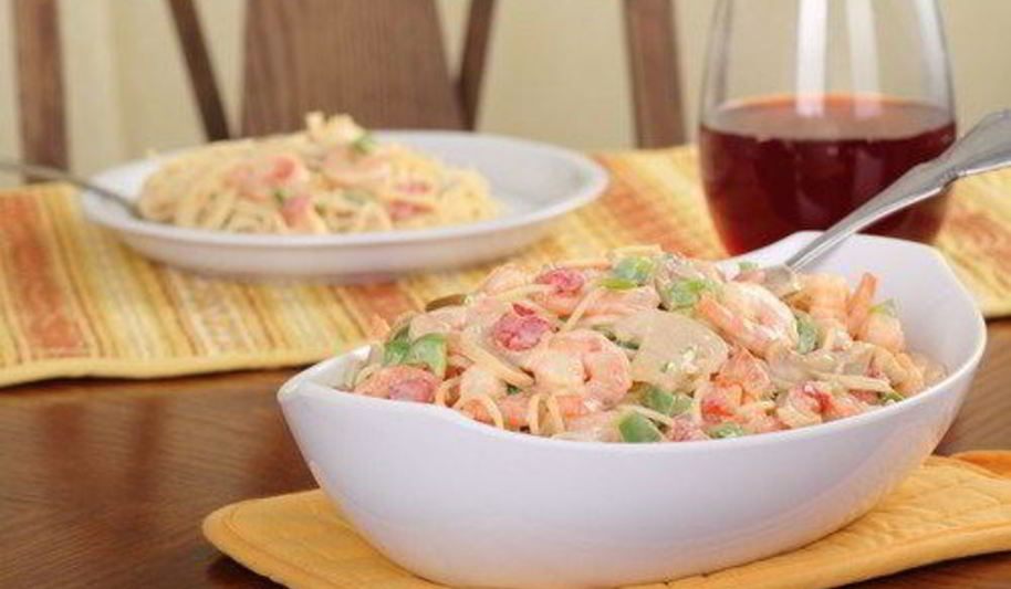 Рецепт пасты в сливочно-чесночном соусе с креветками и овощами