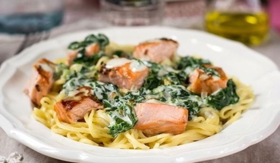 Рецепт сливочной пасты с лососем и шпинатом
