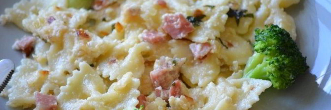 Сливочная паста с ветчиной и брокколи