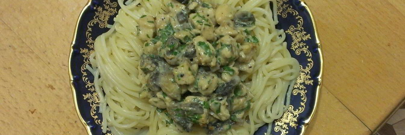 Спагетти карбонара с курицей и грибами