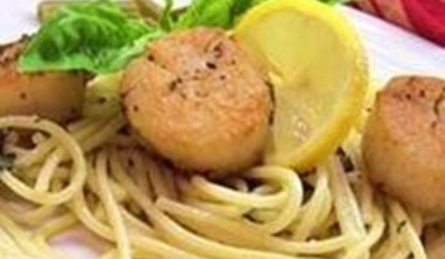 Рецепт спагетти с гребешками и листовой свеклой мангольд