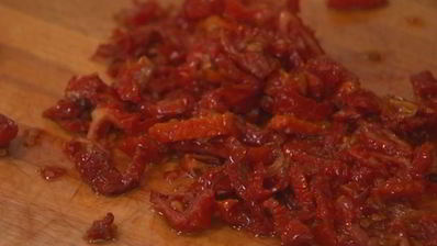 спагетти с помидорами и беконом