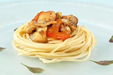 Спагетти с соусом из баклажанов