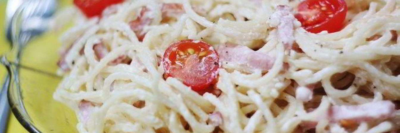 Спагетти с ветчиной и сливочно-сырным соусом
