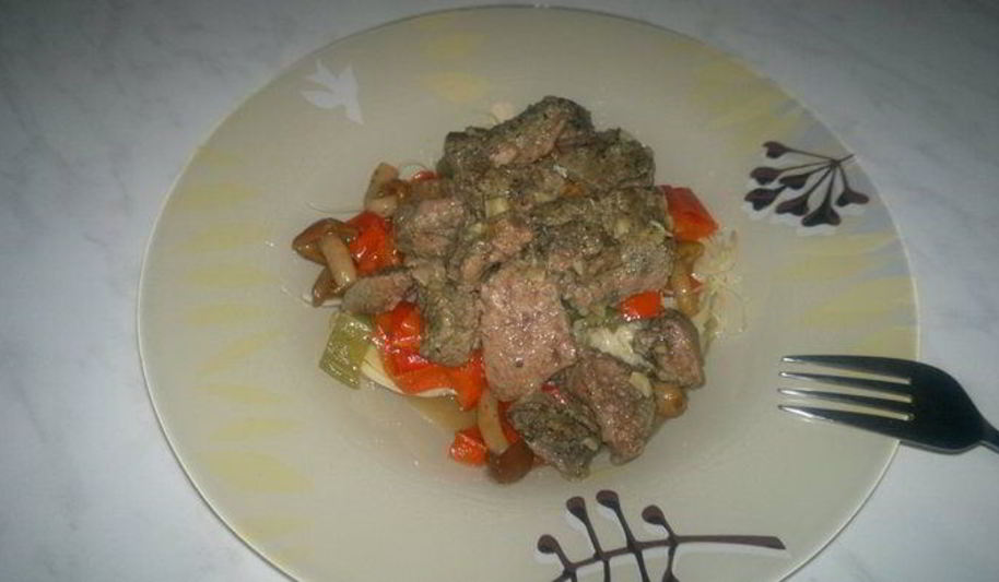 Рецепт спагетти со сладкими перцами и опятами и печень в горшочке