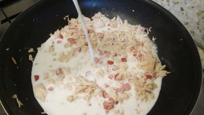 спагетти в сливочно-курином соусе