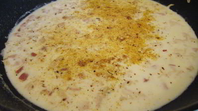 спагетти в сливочно-курином соусе