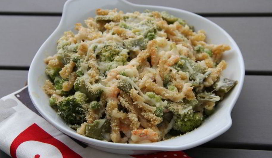 Рецепт запеченной пасты с креветками, зелеными овощами и ароматным сыром