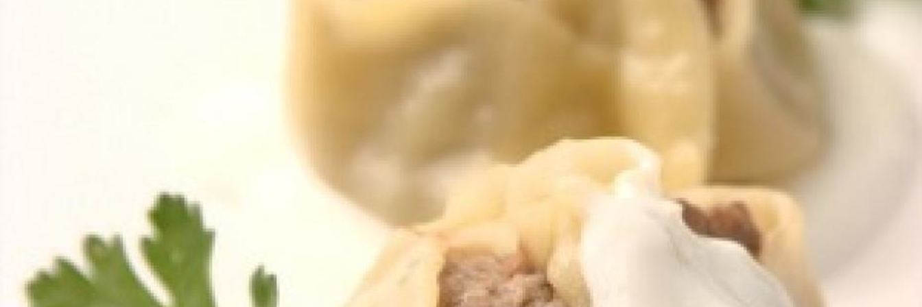 Манты с бараниной и йогуртовым соусом