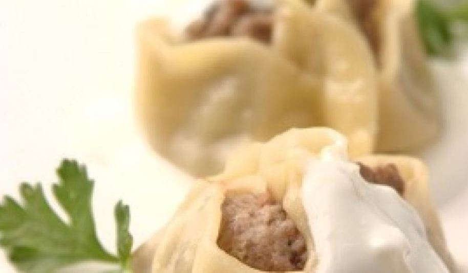 Рецепт мантов с бараниной и йогуртовым соусом
