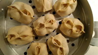 манты с острым соусом