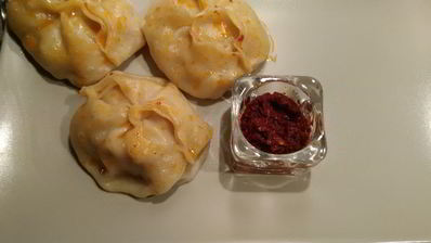 манты с острым соусом