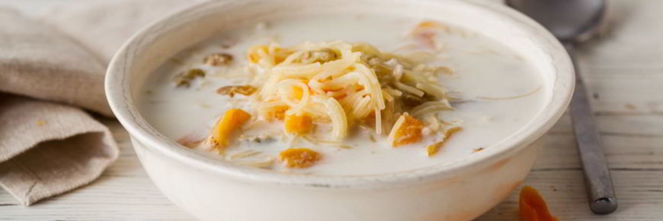 Молочная лапша с изюмом и курагой