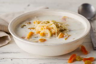 Молочная лапша с изюмом и курагой