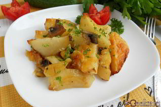 Картофель по-французски с яблоком и грибами