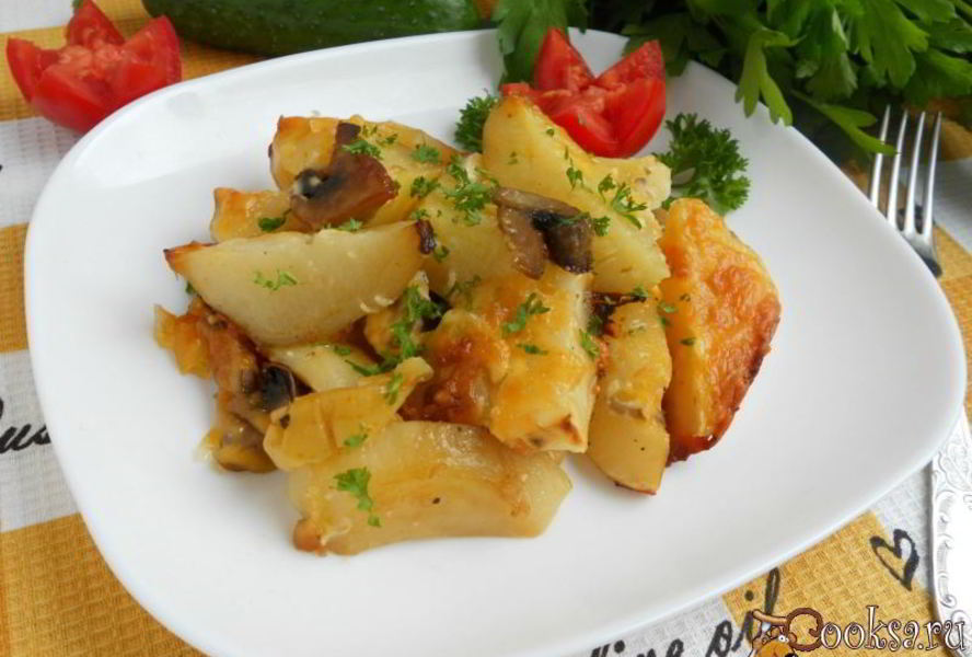 Картофель по-французски с яблоком и грибами