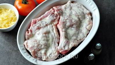 мясо по-французски с грибами и помидорами