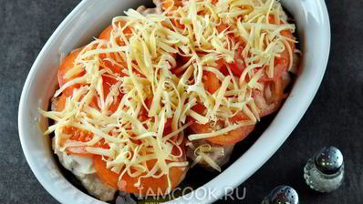 мясо по-французски с грибами и помидорами