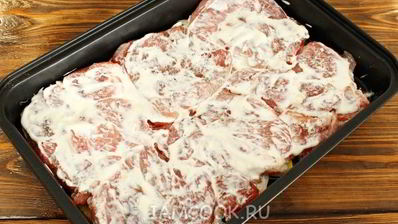 мясо по-французски с картошкой и помидорами