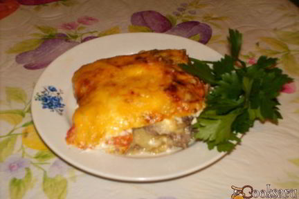 Мясо по-французски с помидорами и грибами