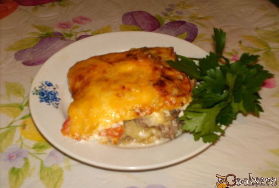 Мясо по-французски с помидорами и грибами