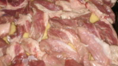 мясо по-французски с помидорами и грибами