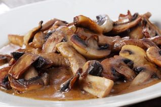 Бефстроганов с грибным соусом